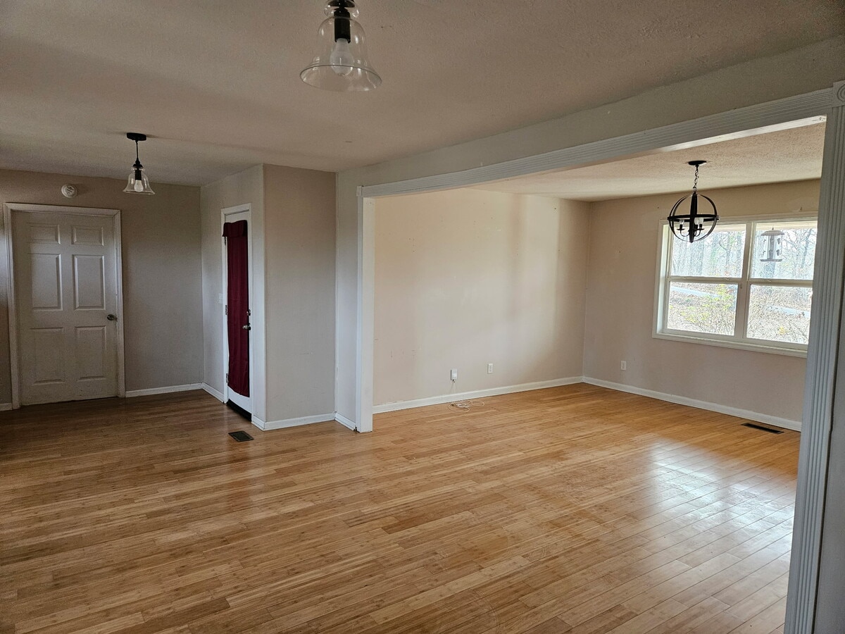 Photo - 5015 Buggy Ln