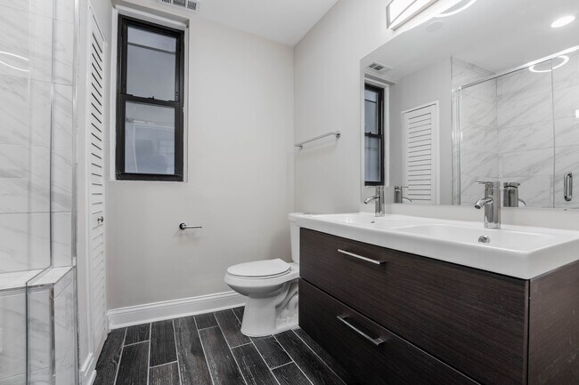 Photo - 2031 W Moffat St Unit 1