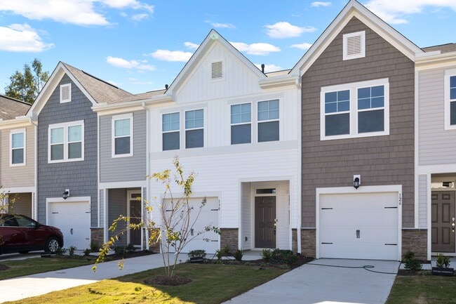 Photo - 130 Paramount Dr