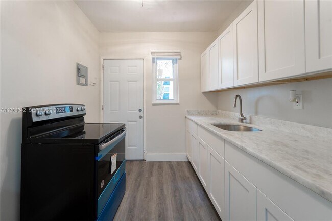 Photo - 1537 Jefferson Ave Unit 7