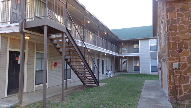 Photo - 1005 N Austin St