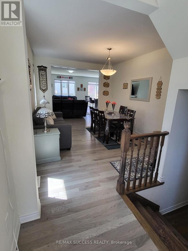 Photo - 725 Kennedy Cir W