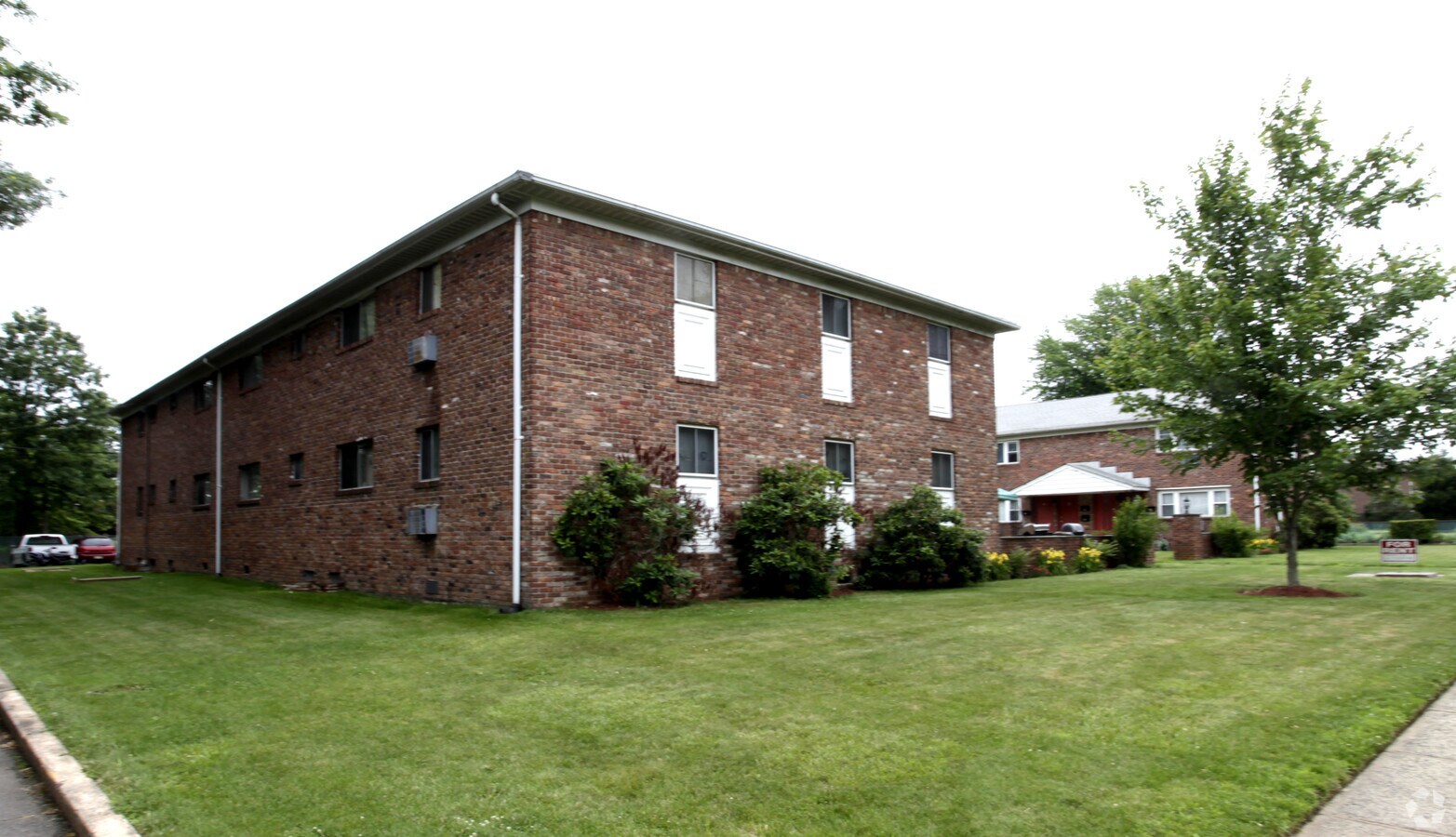 Adam's Court Apartments - Adam's Court Apartments