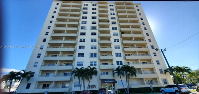 Photo - 900 NE 18th Ave Unidad 1202