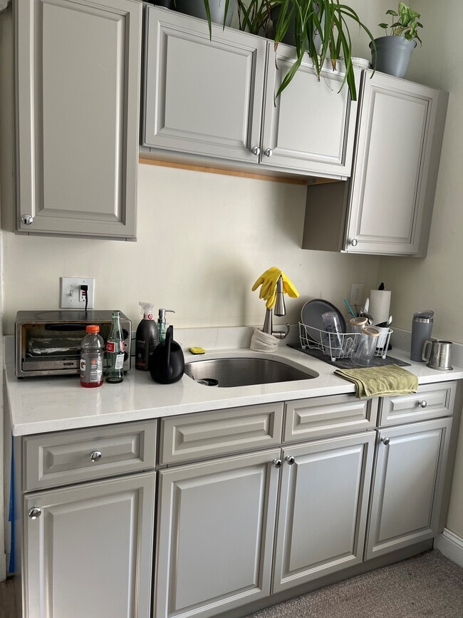 Building Photo - 94 Maple St Unit 1