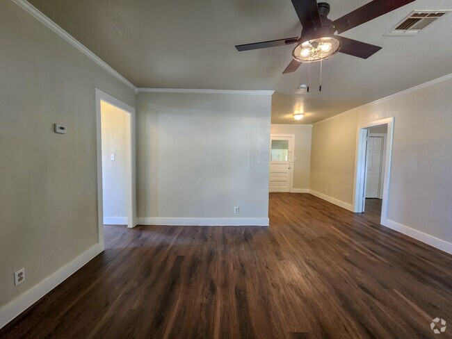 Building Photo - Newly Renovated 3 bedroom 1 bath home in S...