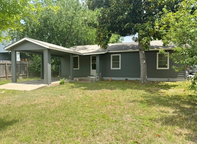 Photo - 406 Swanee Dr House