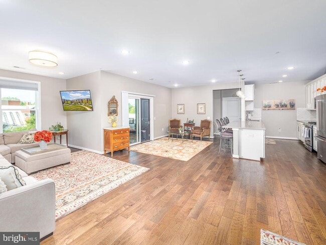 Photo - 3989 Norton Pl Unidad 407