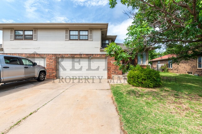 Building Photo - 2241 S White Oak Dr Rental