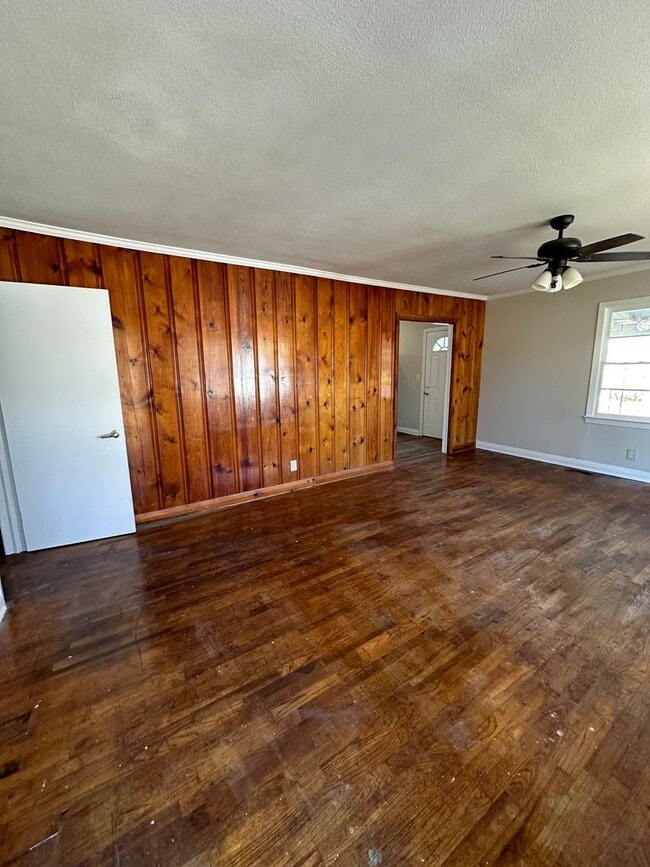 Photo - 3 Bedroom, 1.5 Bathroom Home - North Rome!