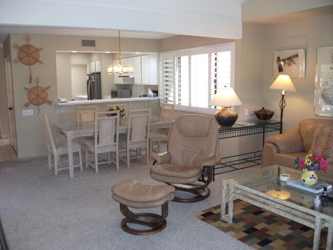 107 Racquet Club Dr N