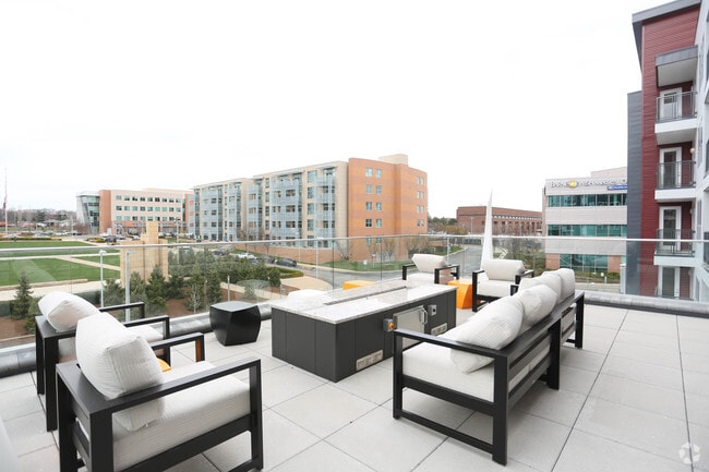 Photo - Encore at Forest Park