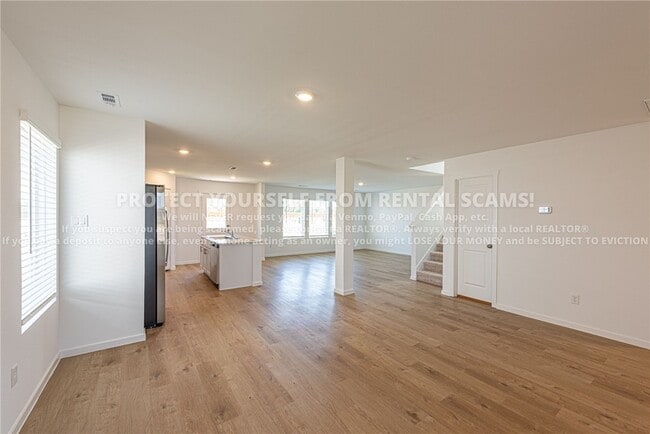 Photo - 605 Marsol St