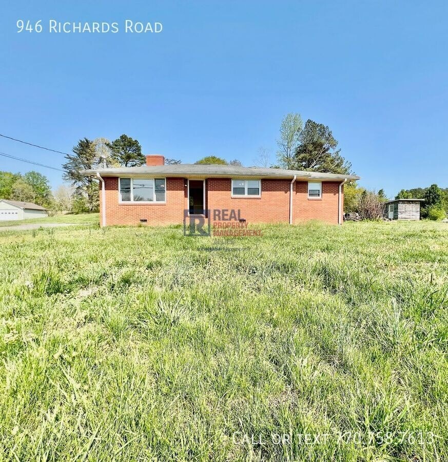 Photo - 946 Richards Rd NE