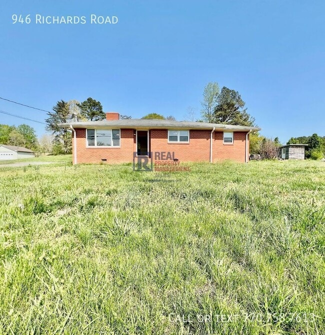 Building Photo - 946 Richards Rd NE