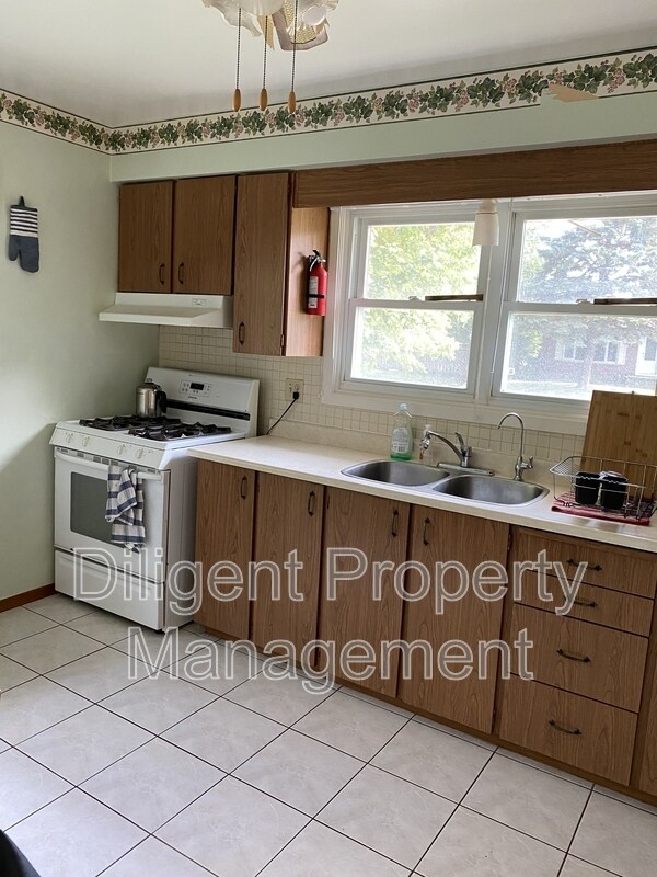 Photo - 186 Collison Ave