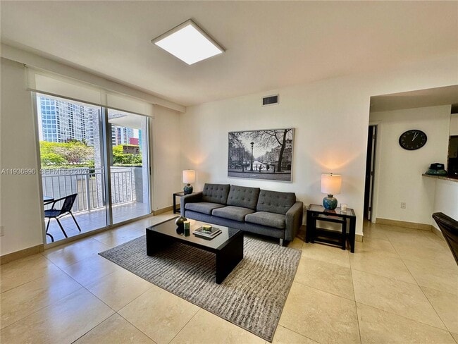 Building Photo - 185 SE 14th Ter Unit 904