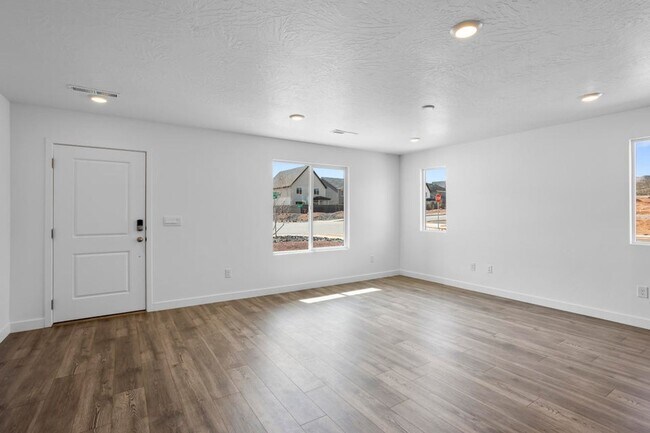Photo - MOVE IN READY! 3 Bedroom townhome in long valley!