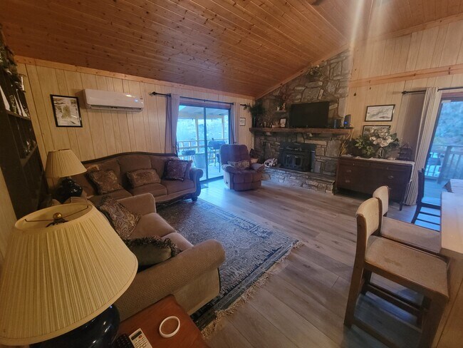 Photo - 260 Shuler Dr