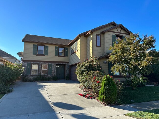 Building Photo - 3245 Pillsbury Rd