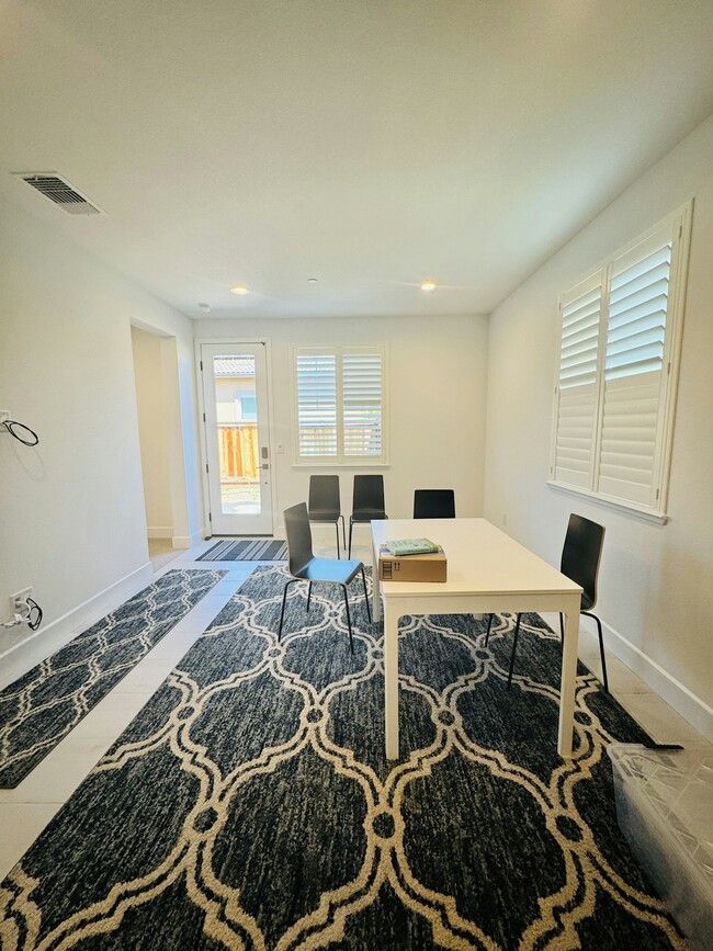 Photo - 175 Raven Cir