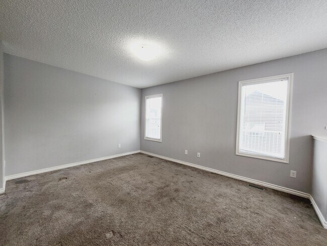 Photo - 21912-21990 90 Ave NW