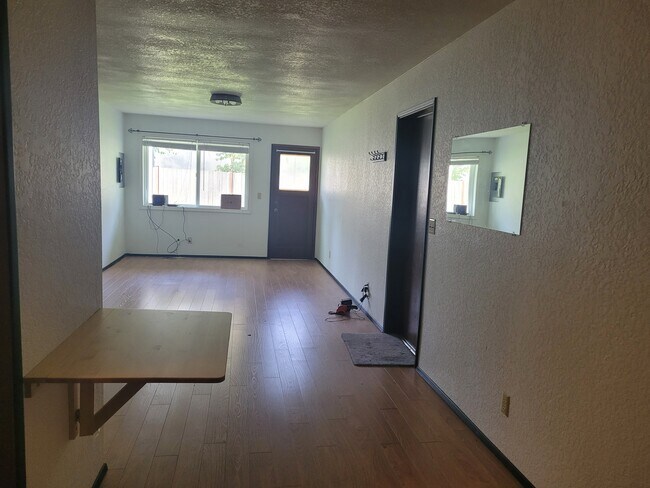 Building Photo - 17464 Dunbar Rd Unit 1