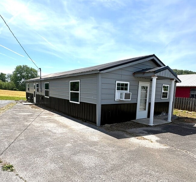 Building Photo - Spacious Home in the Heart of Cave City!