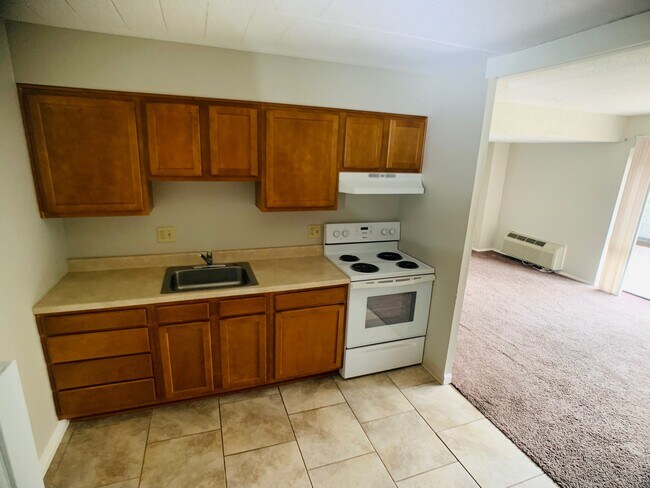 Photo - Shaw Manor Unit 103