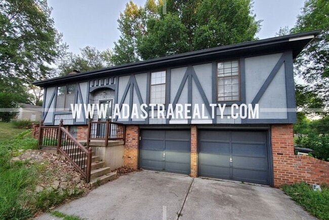Beautiful Shawnee Home-AVAILABLE in JUNE!! - Beautiful Shawnee Home-AVAILABLE in JUNE!!
