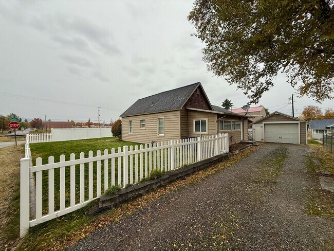 Photo - Updated 3 Bed 2 Bath Spokane Valley Home +...