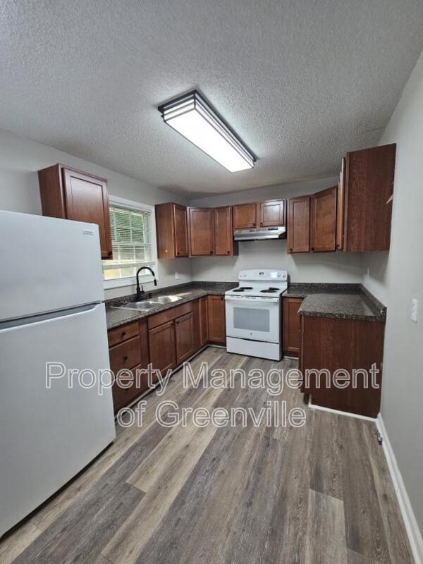 Photo - 355 Woodview Ave