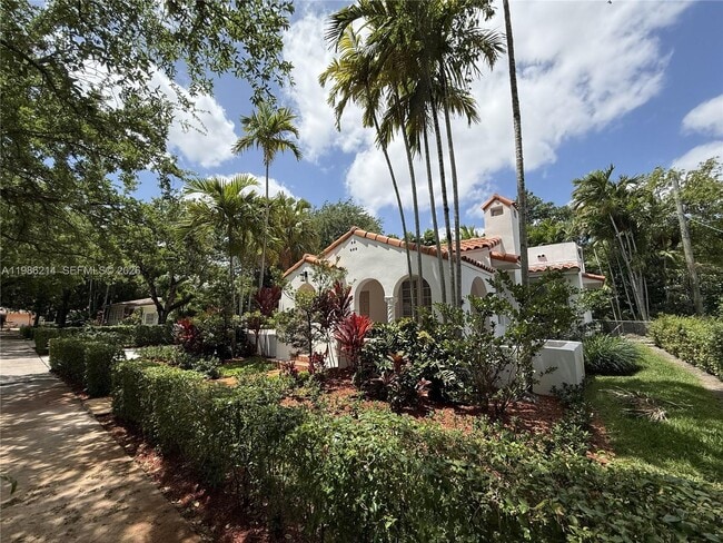 Photo - 820 Lorca St