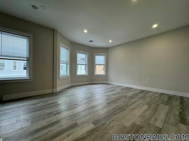 Photo - 10 Cawfield St Unit 3