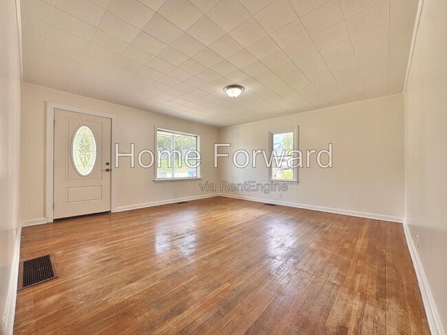 Photo - 107 N Robbins Ct