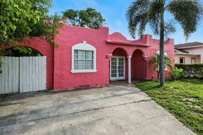 Building Photo - 423 Kern St Rental