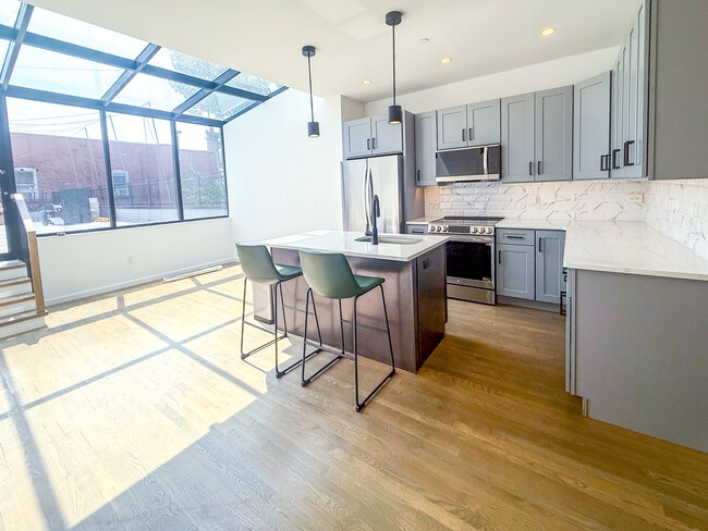 Building Photo - 2001 Steinway St Unit 2 Rental