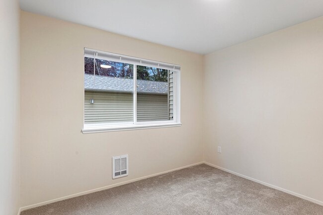 Photo - Sammamish River Apartments