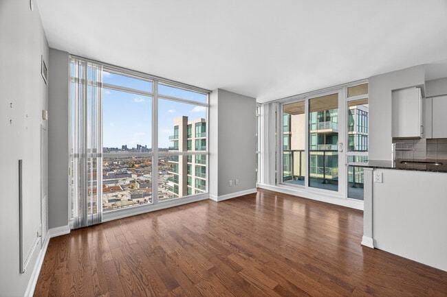 Building Photo - 215 Sherway Gardens Rd