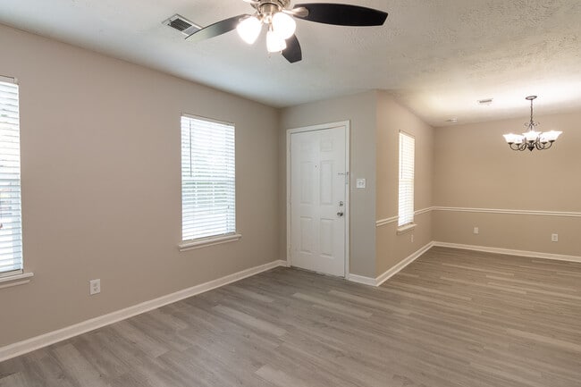 Photo - 406 Evans Mill Dr