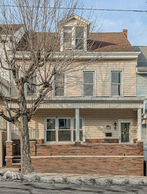 Photo - 1717 Centre St