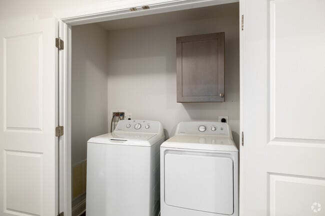 2BR, 1BA - 980SF - In-Unit Laundry