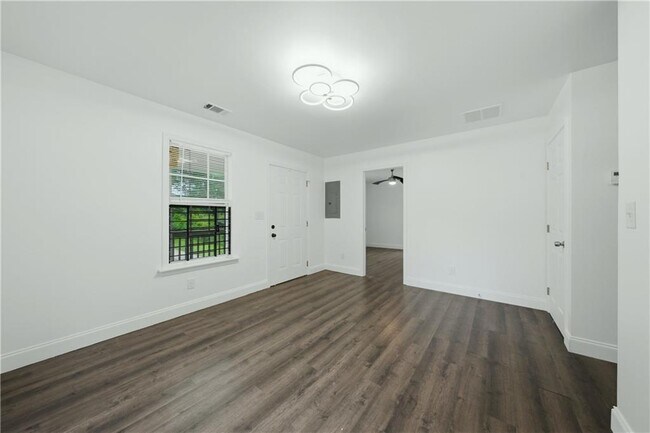 Photo - 226 Thornton St SW
