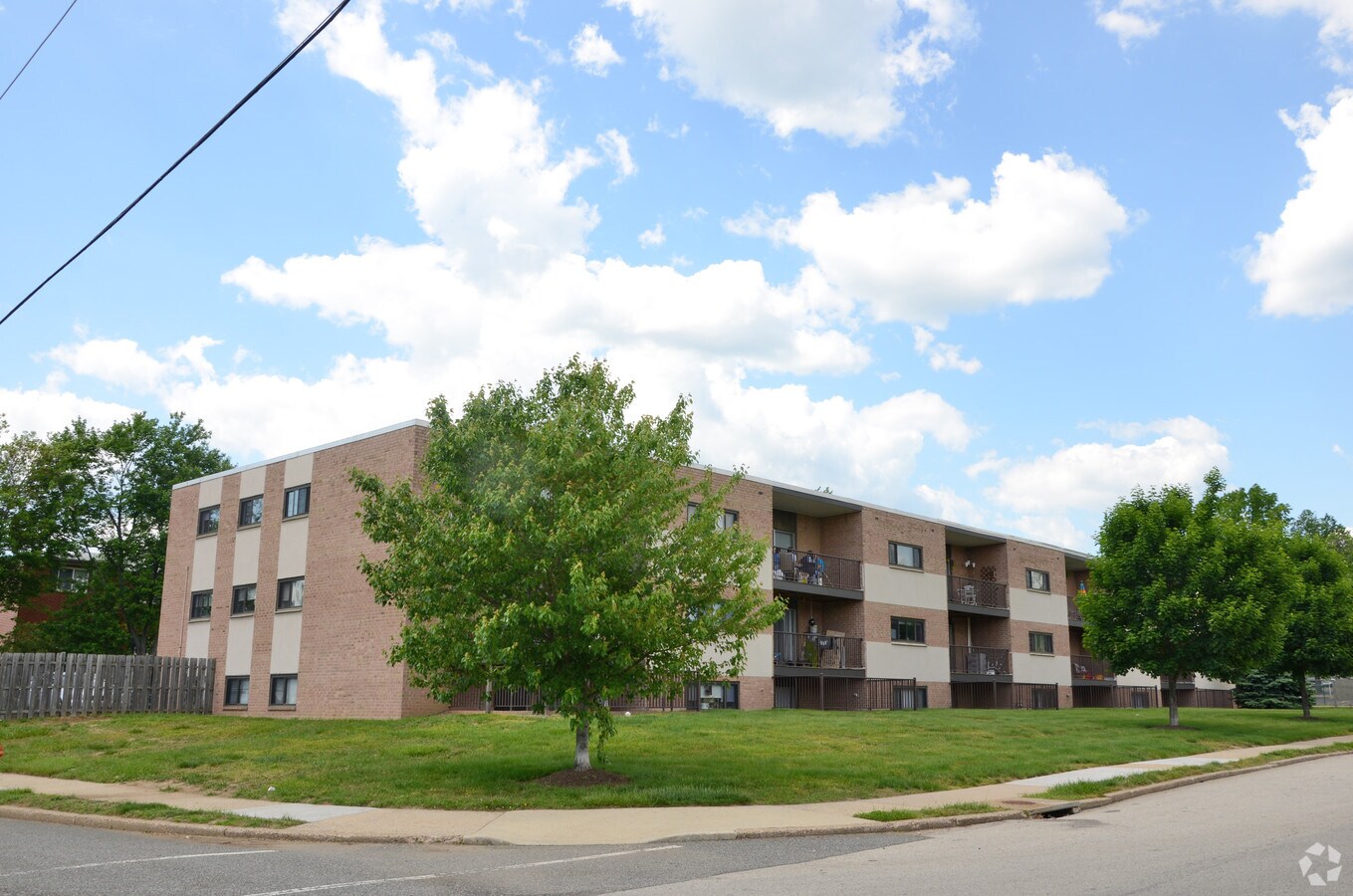 Ferndale Manor - Ferndale Manor Apartments