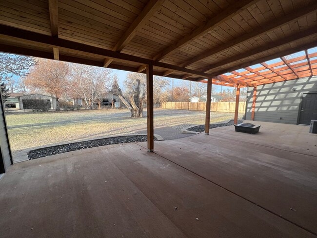 Building Photo - Beautiful newly remodeled home