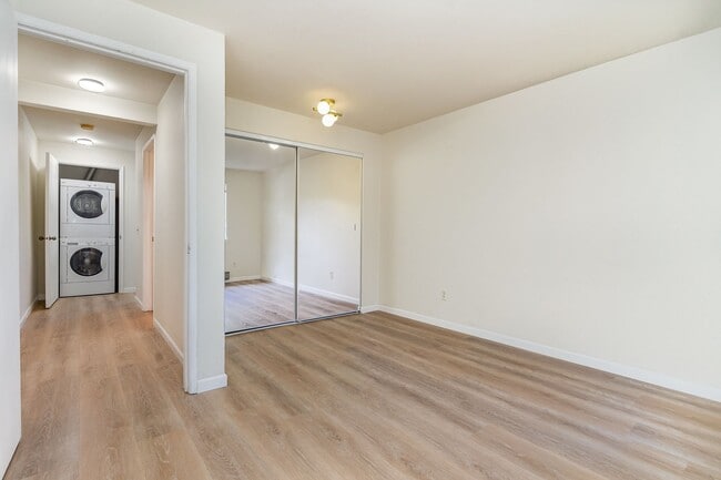 Photo - Modern 2-Bedroom Townhouse-Style Condo with Private Yard in Prime Kirkland Location