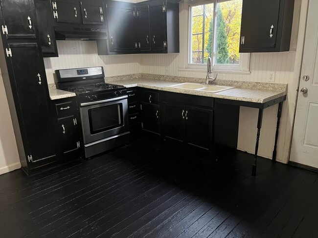 Photo - 143 Comfort St