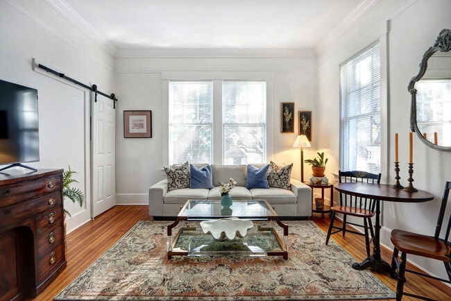 Photo - 306 E Victory Dr Unit ID1369220P