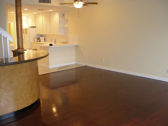 Photo - 225 Murray Ct