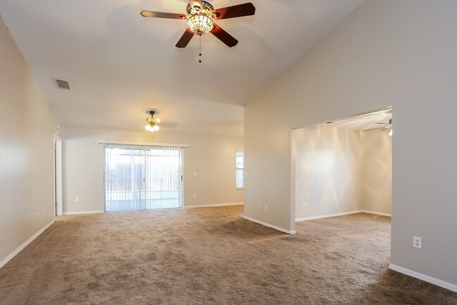 Photo - 221 Lookout Dr